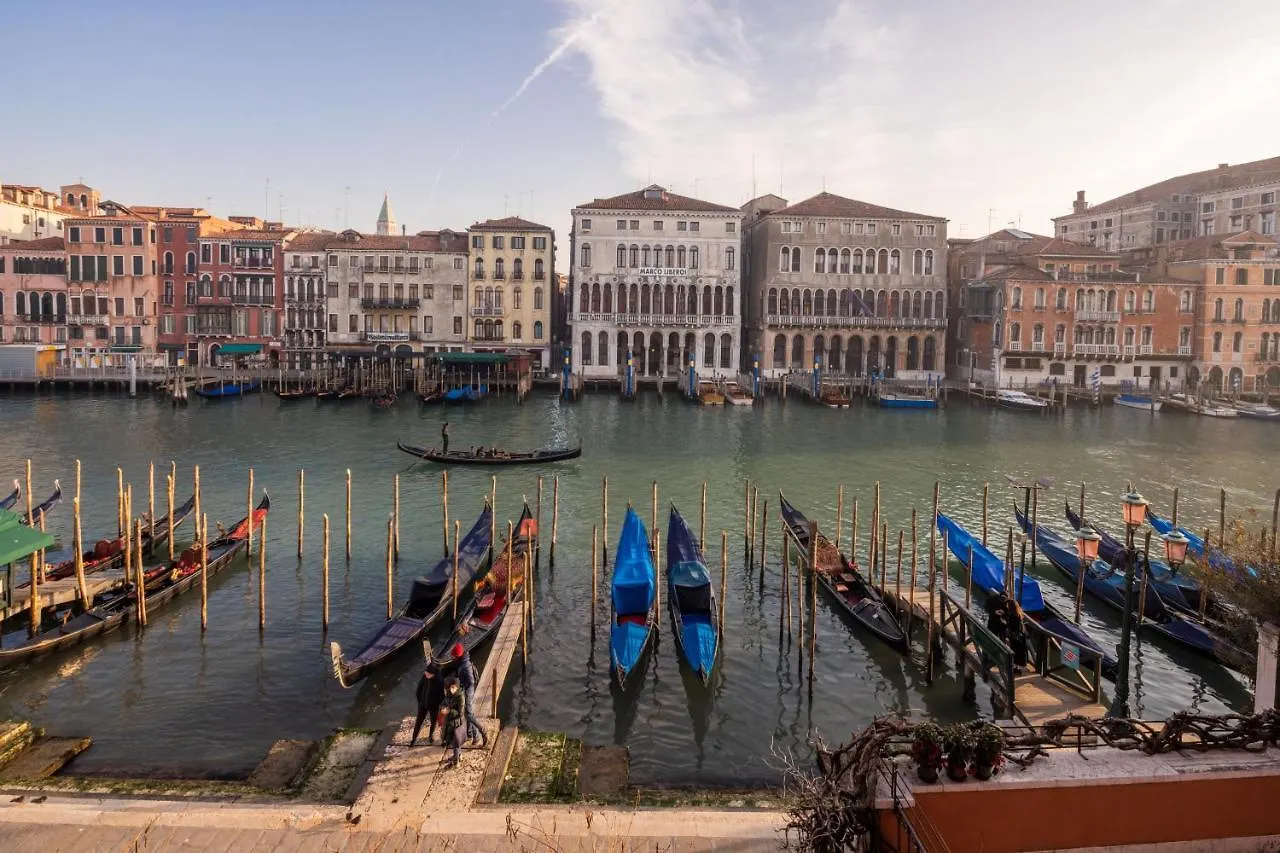Design Apartment With Balcony On The Grand Canal R&R联系方式