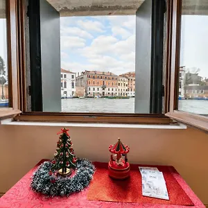 Rubino Flat Canal View , Venice Italy