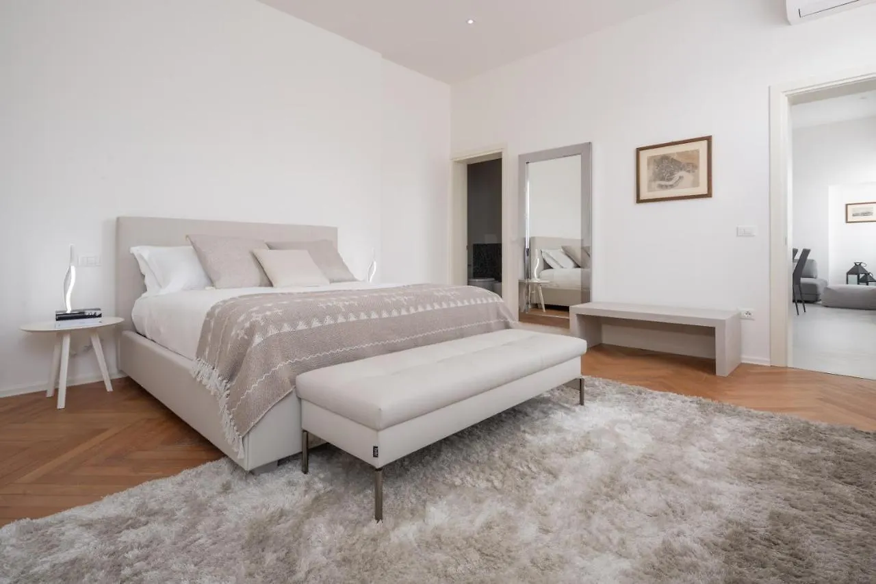 Design Apartment With Balcony On The Grand Canal R&R Venice
