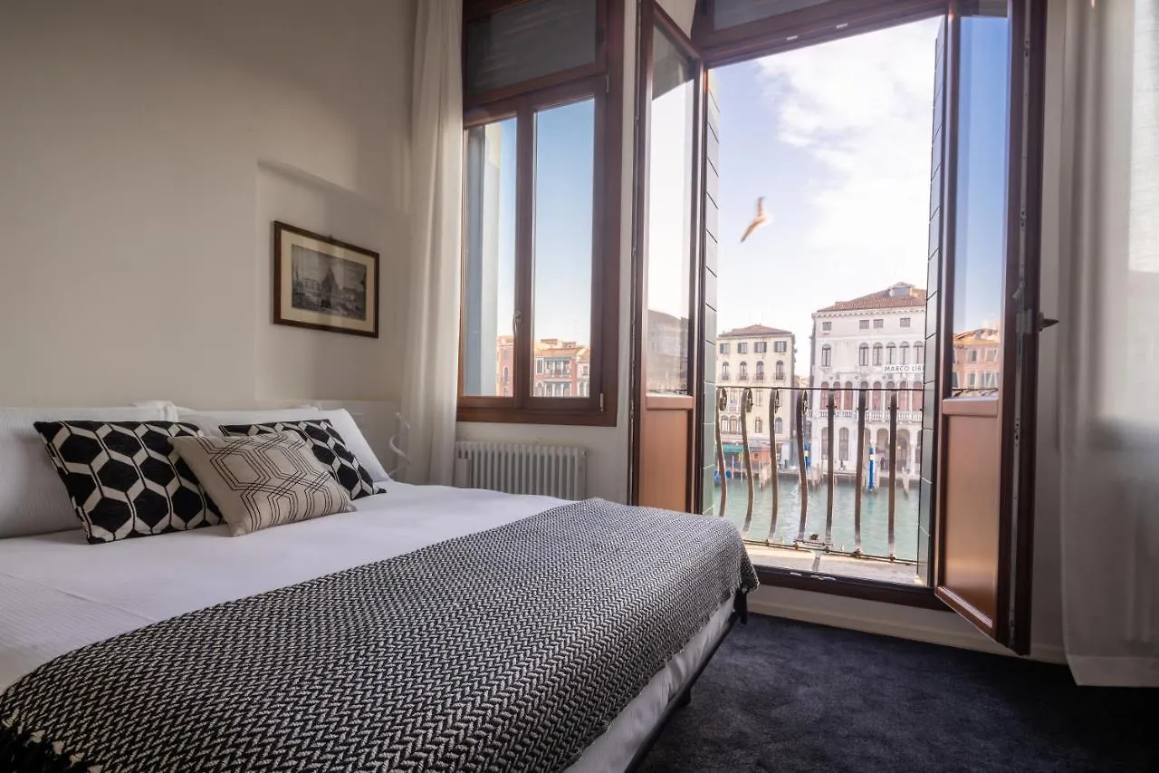 Design Apartment With Balcony On The Grand Canal R&R Venice Italy