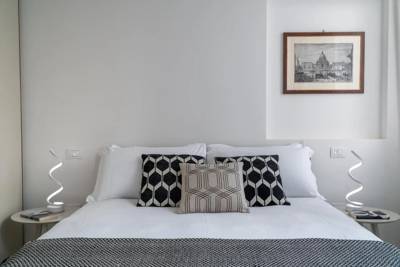 Design Apartment With Balcony On The Grand Canal R&R Venice